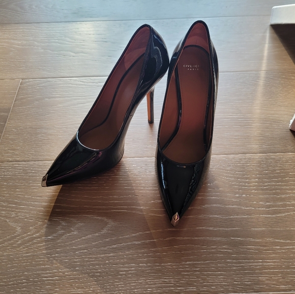 GIVENCHY Pointy metal cap patent black heels - Picture 7 of 15